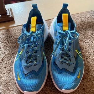 barely worn tennis shoes